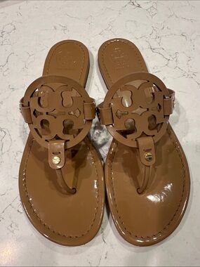 Tory Burch Sand Patent Leather Miller Sandals Size 10